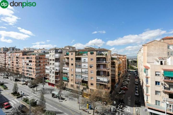 Piso en venta en Granada, Centro photo 0