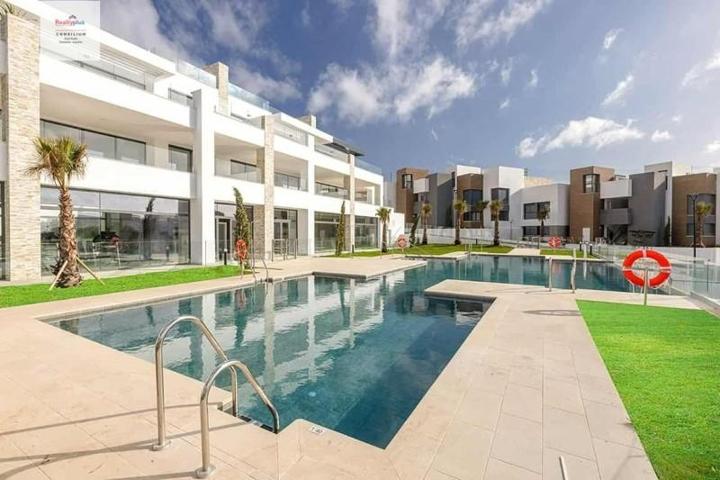 Adosada en venta en Marbella, Cabopino photo 0