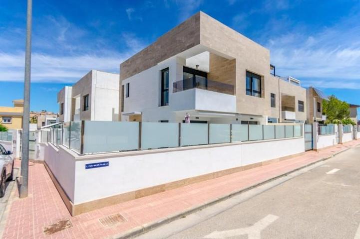 Chalet en venta en Orihuela Costa, Las Filipinas photo 0