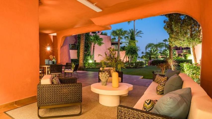 Apartamento en venta en Estepona, Gualdalmansa, New Golden Mile photo 0