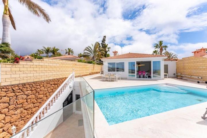 Chalet en venta en Arona photo 0