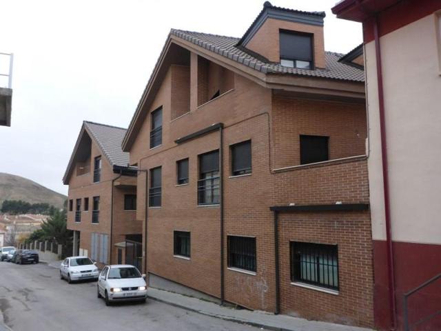 Edificio en venta en Madrid, Calle de los Almendros, 28818 photo 0