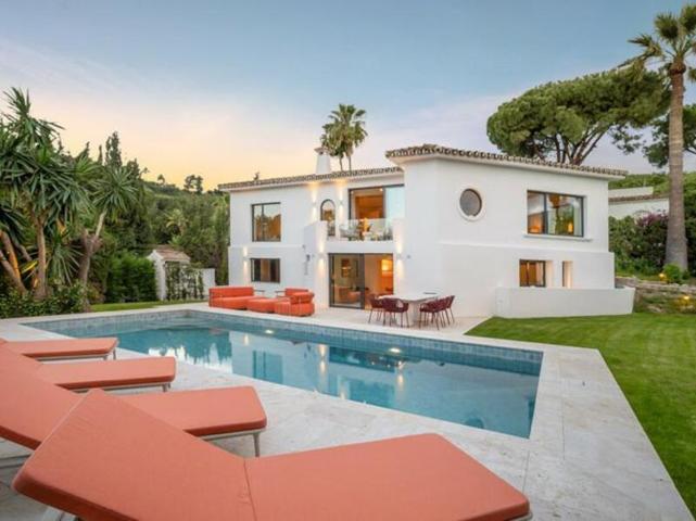Chalet en venta en Marbella, Nueva Andalucia photo 0