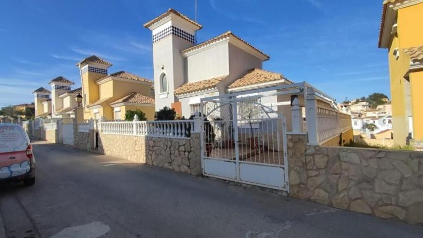 Chalet en alquiler en Orihuela Costa, Las Filipinas photo 0