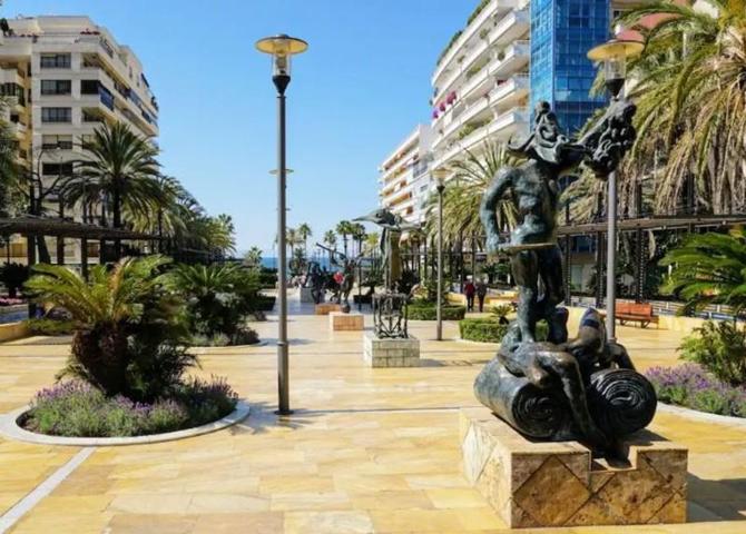 Local comercial en alquiler en Marbella, Costa del Sol Occidental-Área de Marbella photo 0