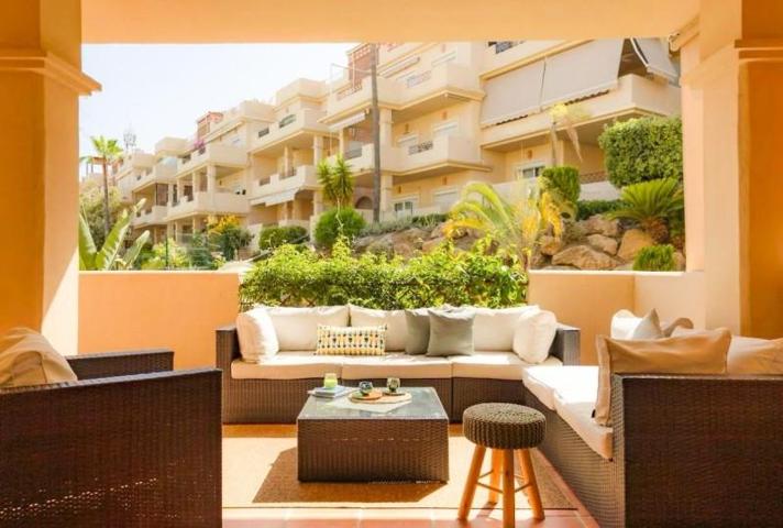 Apartamento en alquiler en Estepona, Bel Air photo 0