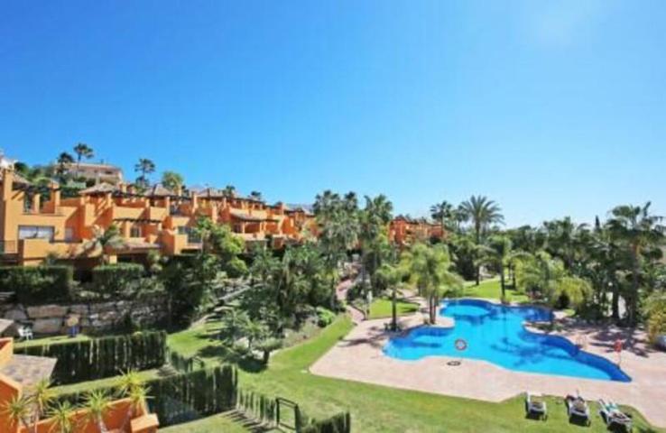Adosada en alquiler en Benahavís, Paraíso Bellevue photo 0