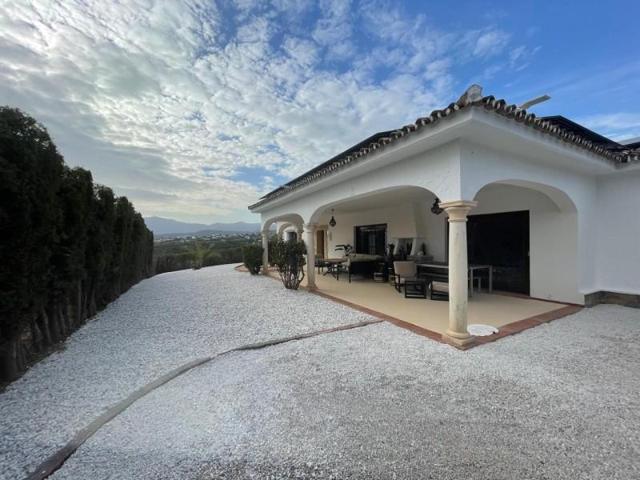 Chalet en alquiler en Estepona, Estepona East - El Paraiso photo 0