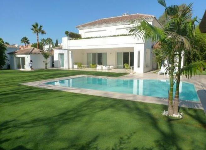 Chalet en alquiler en San Pedro de Alcántara, Guadalmina Baja photo 0