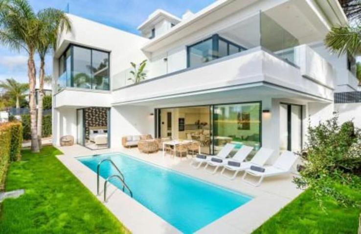 Chalet en alquiler en Marbella, Marbella Golden Mile - Rio Verde Playa photo 0
