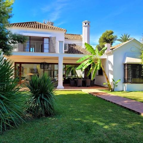 Chalet en alquiler en Marbella, Guadalmina photo 0