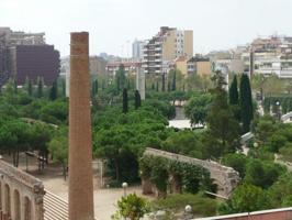 Planta baja en venta en Barcelona, El Camp de l´Arpa del Clot photo 0