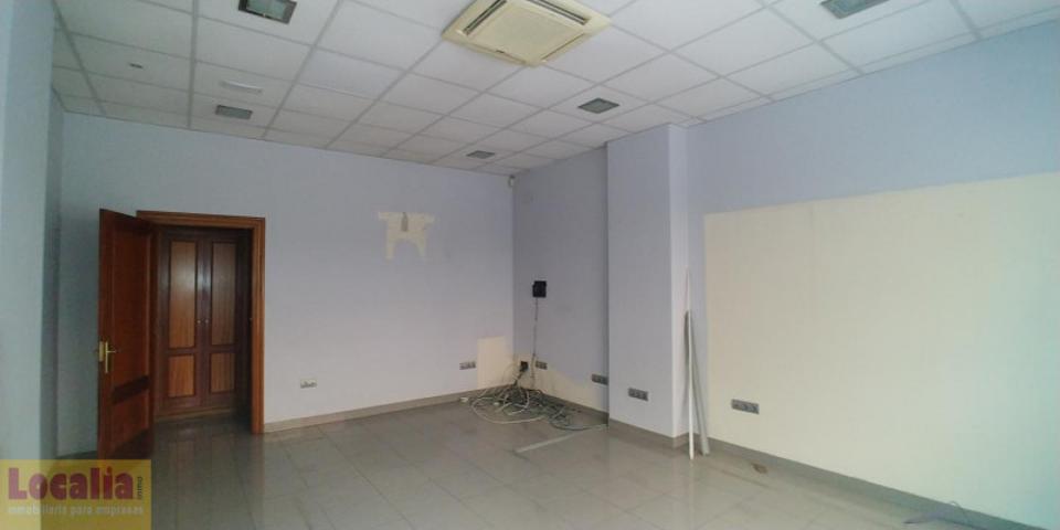Local comercial en alquiler en Torrelavega, Calle Augusto González Linares, 39300 photo 0