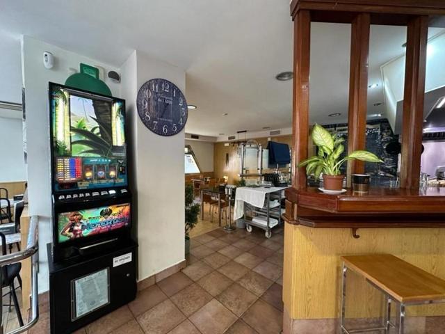 Local comercial en alquiler en Torrelavega, Calle Pando, 39300 photo 0