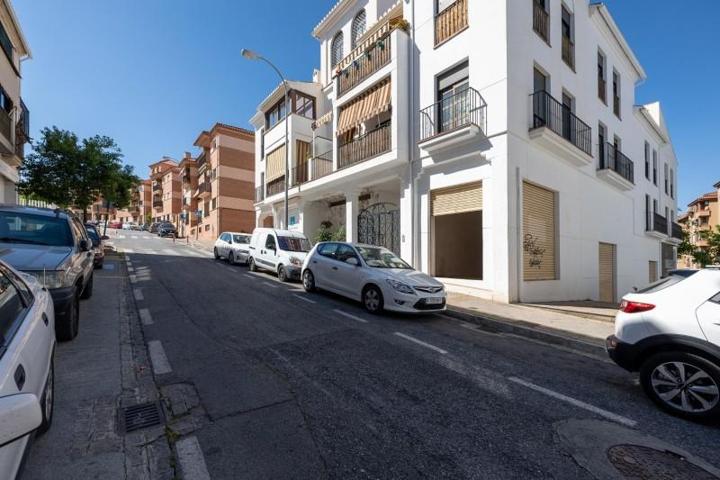Local comercial en venta en Granada, Bola de oro photo 0