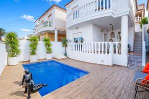 Chalet en venta en San Miguel de Salinas photo 0