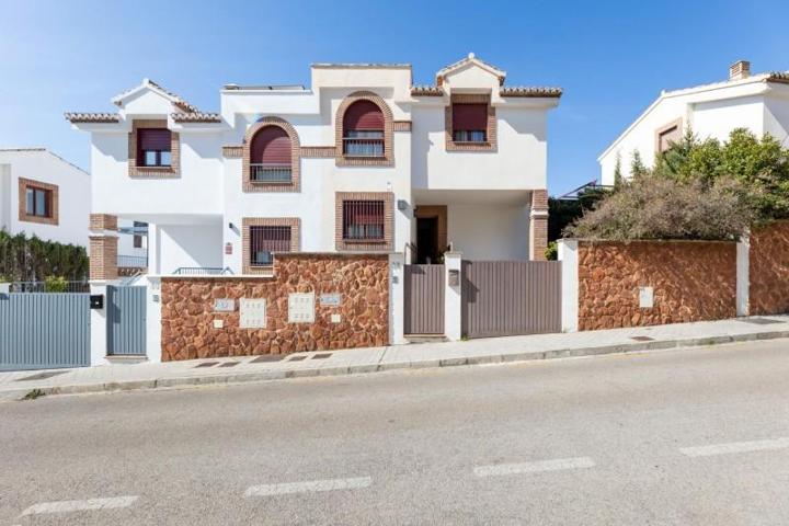 Bungalow en venta en Granada, Carretera de la sierra photo 0