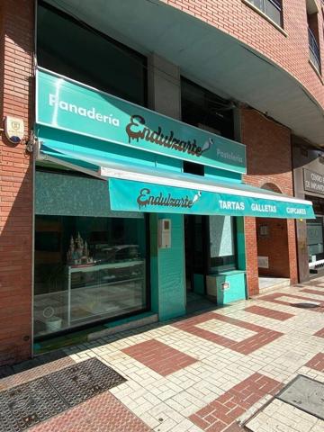 Local comercial en alquiler en Málaga, Las Chapas-Avd de Carlos photo 0