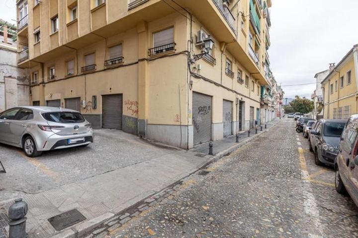 Local comercial en venta en Granada, Realejo photo 0