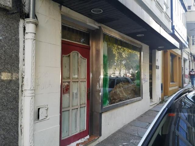 Local comercial en venta en Ferrol photo 0