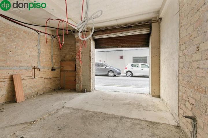 Local comercial en venta en Granada, Arabial photo 0