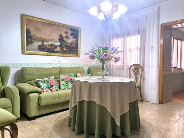 Casa con terreno en venta en Sax photo 0