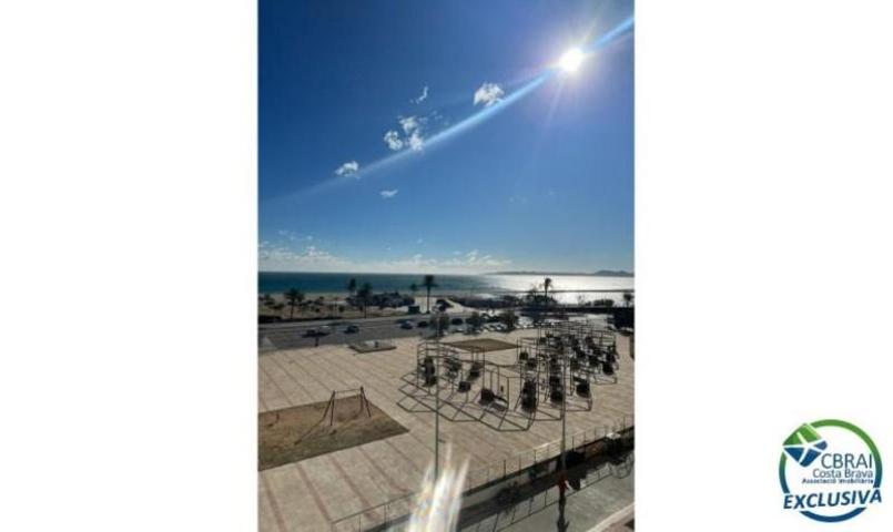 Apartamento en venta en Roses photo 0