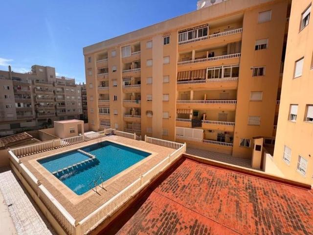 Apartamento en venta en Torrevieja, Centro photo 0