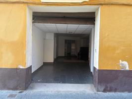 Local comercial en venta en Barbastro, Aragon photo 0