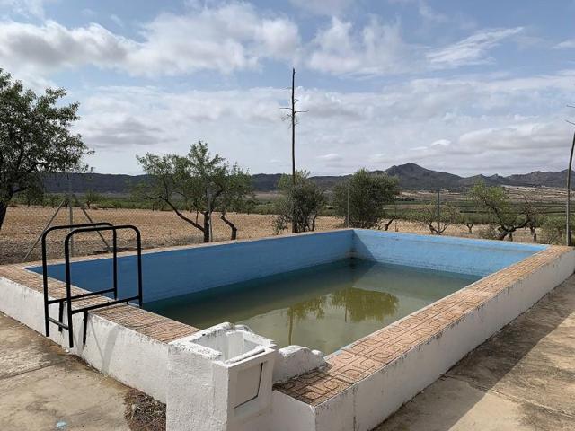 Casa con terreno en venta en Caudete photo 0