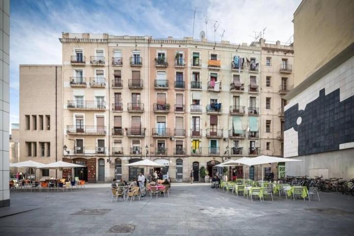 Local comercial en venta en Barcelona, El Raval photo 0