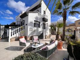 Chalet en venta en Benijofar photo 0