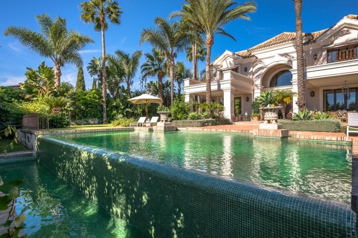 Casa en venta en Marbella photo 0