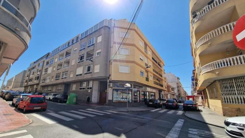 Apartamento en venta en Torrevieja, Estacion de autobuses photo 0