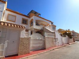 Apartamento en venta en Torrevieja, Urbanización El Limonar photo 0