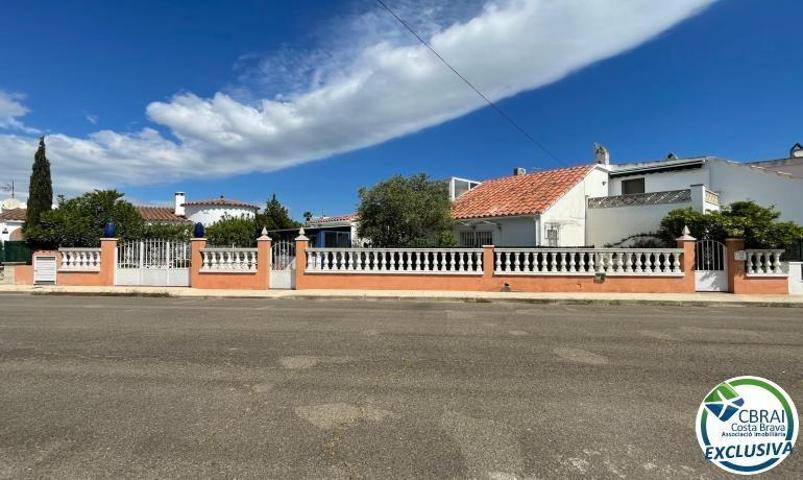 Apartamento en venta en Roses, Santa Margarida photo 0