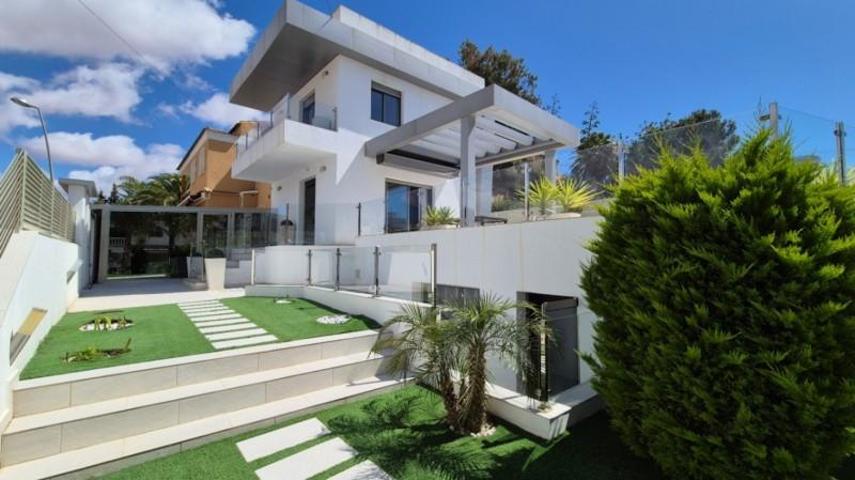 Chalet en venta en Torrevieja photo 0