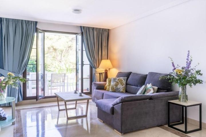 Apartamento en venta en Marbella, Costa del Sol photo 0