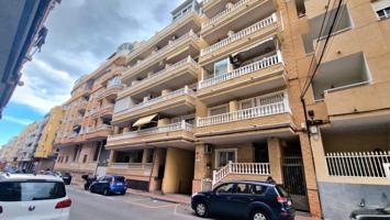 Apartamento en venta en Torrevieja, Centro photo 0