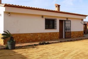 Casa con terreno en venta en Sax photo 0
