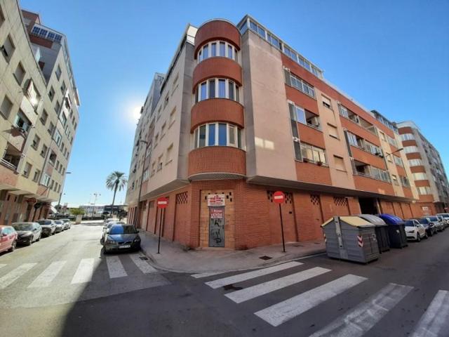 Local comercial en venta en Alzira, Colegio Ausias March photo 0