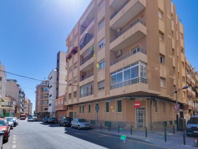 Apartamento en venta en Torrevieja, Centro - Muelle Pesquero photo 0