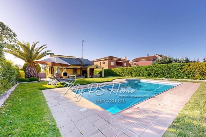 Chalet en venta en Casarrubios del Monte photo 0