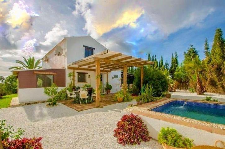 Casa con terreno en venta en Estepona, Camino Nicola photo 0
