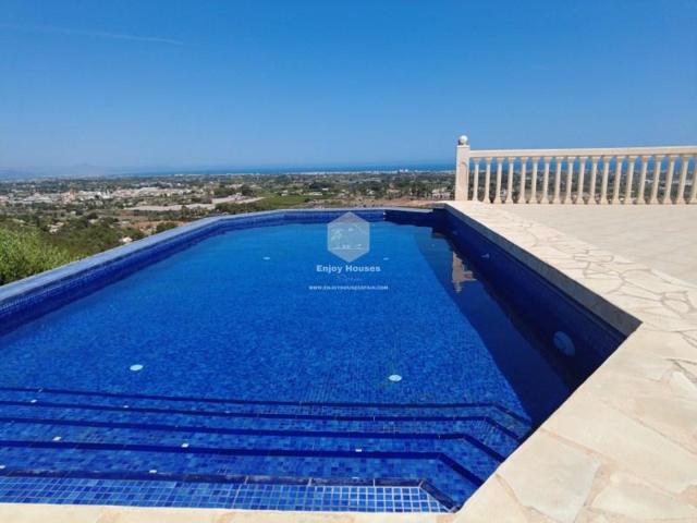 Chalet en venta en Denia photo 0