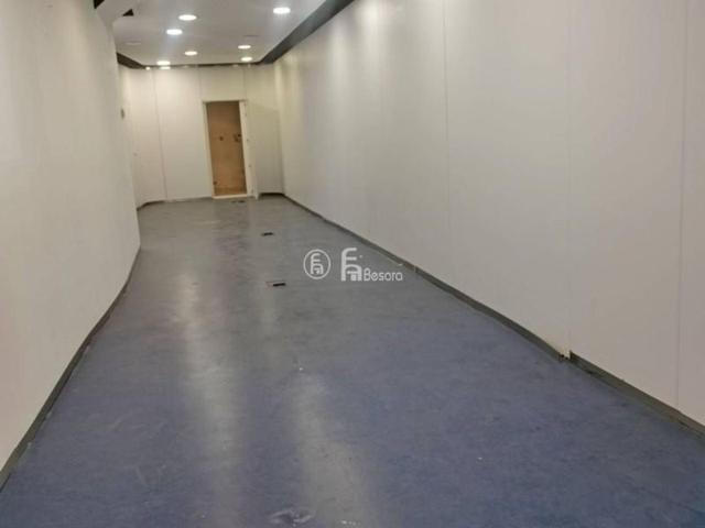 Local comercial en alquiler en Lleida, Segrià photo 0