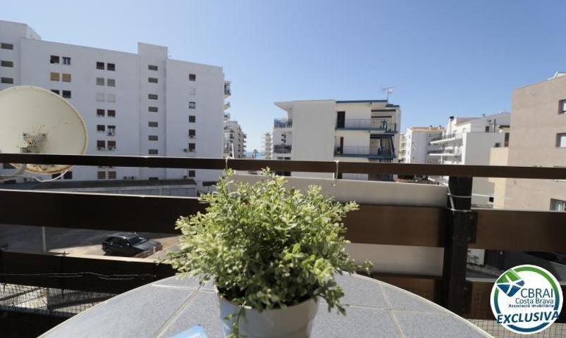 Apartamento en venta en Roses, Santa Margarida photo 0