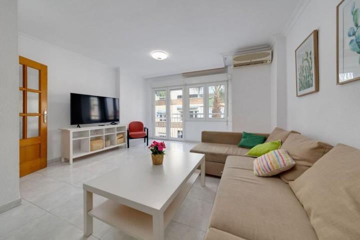 Piso en venta en Torrevieja, Baix Segura photo 0