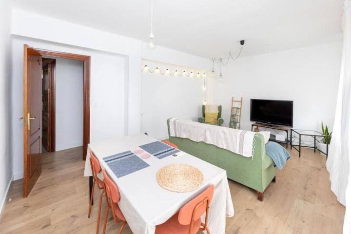 Piso en venta en Granada, Zaidin photo 0