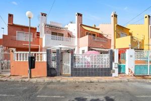 Adosada en venta en Torrevieja photo 0